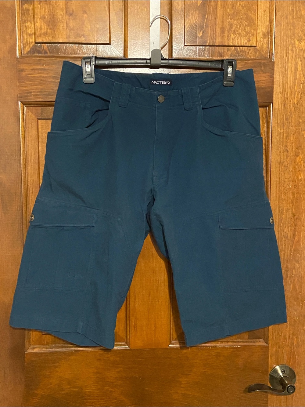 Arc'teryx Rampart long shorts gusseted crotch and cargo pockets Size 36